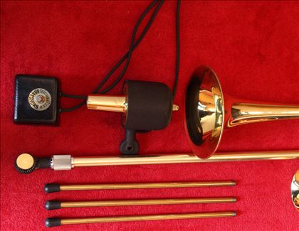 Wurlitzer-Brasshorn 21-inch auxiliary speaker